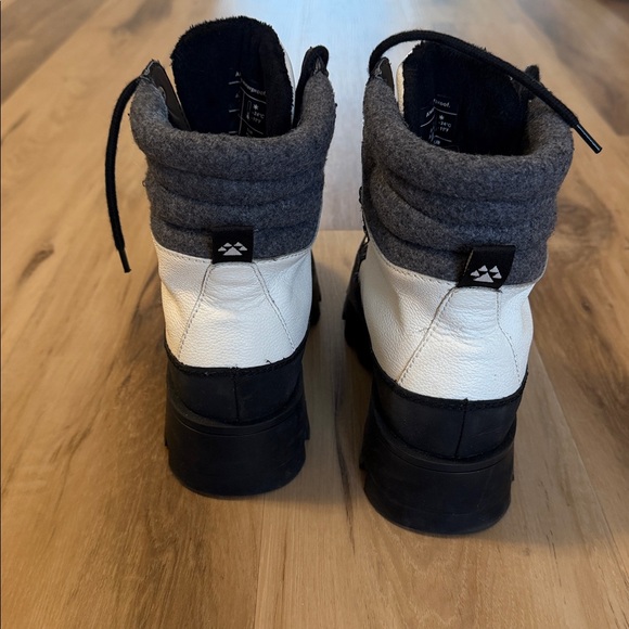 Cougar Waterproof Snow Boots Black White Lug Sole Winter Size 7 - Picture 3 of 4